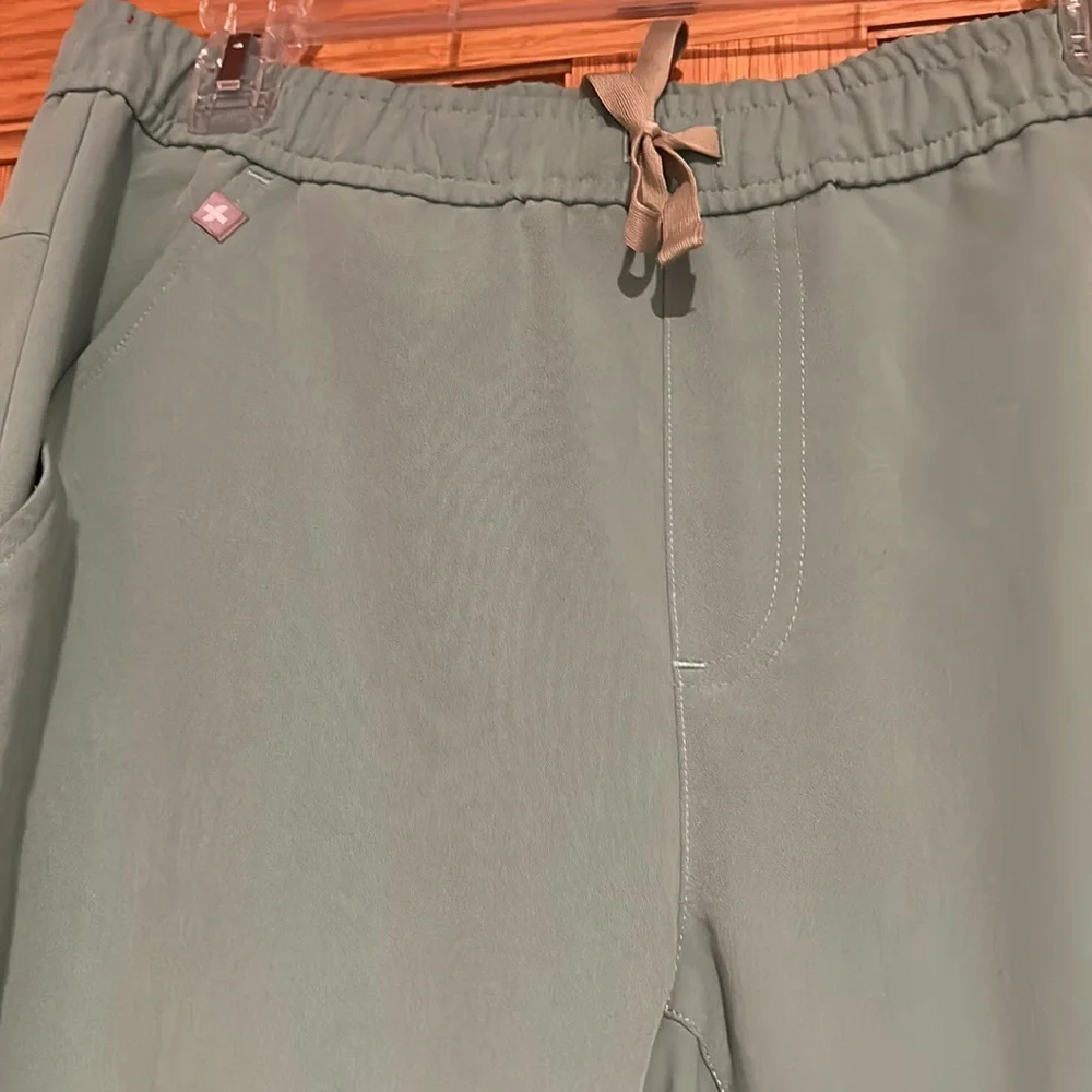 Men’s Figs Tansen Jogger Scrub Pants in LIMITED RARE Jade | Size M Tall
